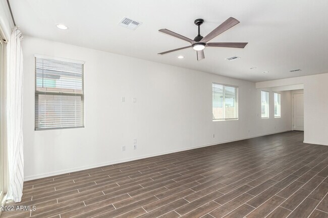 Foto del edificio - 8759 S 168th Dr