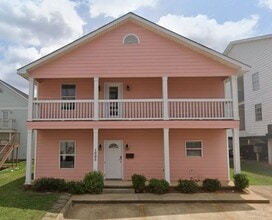Building Photo - 1003 Oak Ave