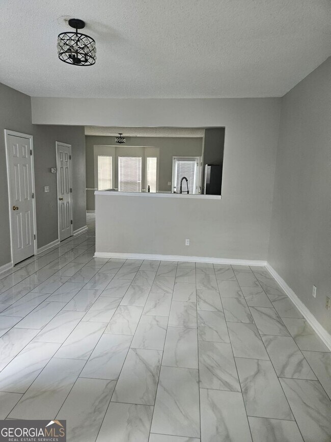 Building Photo - 2735 Parkway Trail