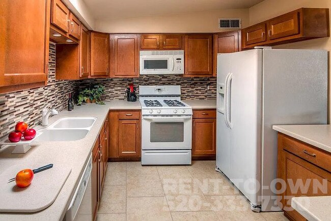 941 S Baylor Dr - 4