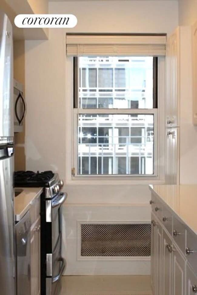 Building Photo - 301 E 66th St