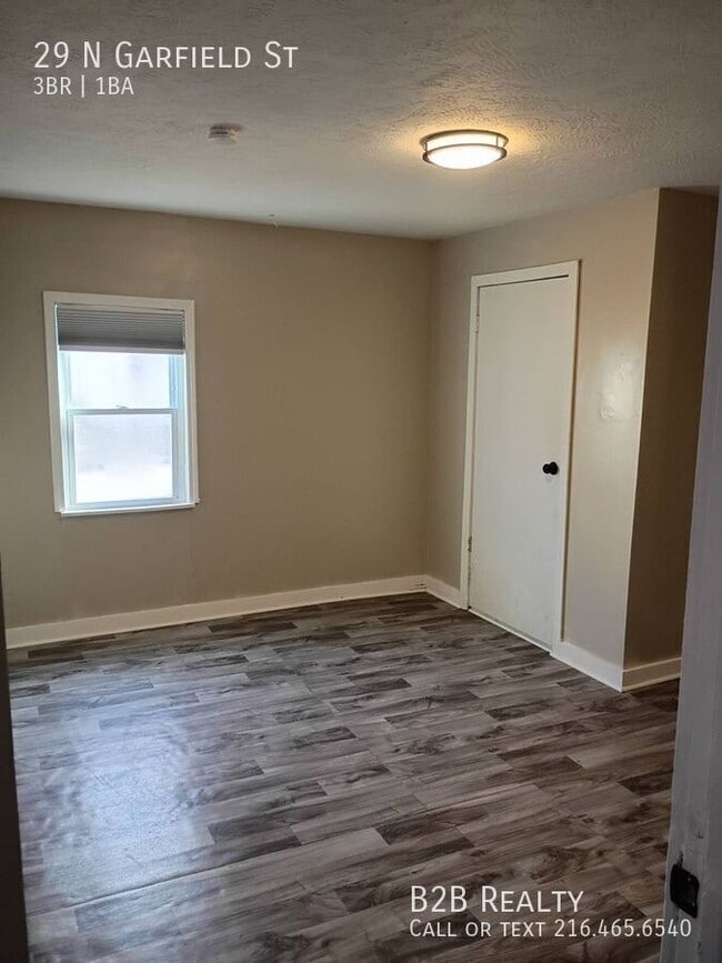 Photo - 29 N Garfield St House