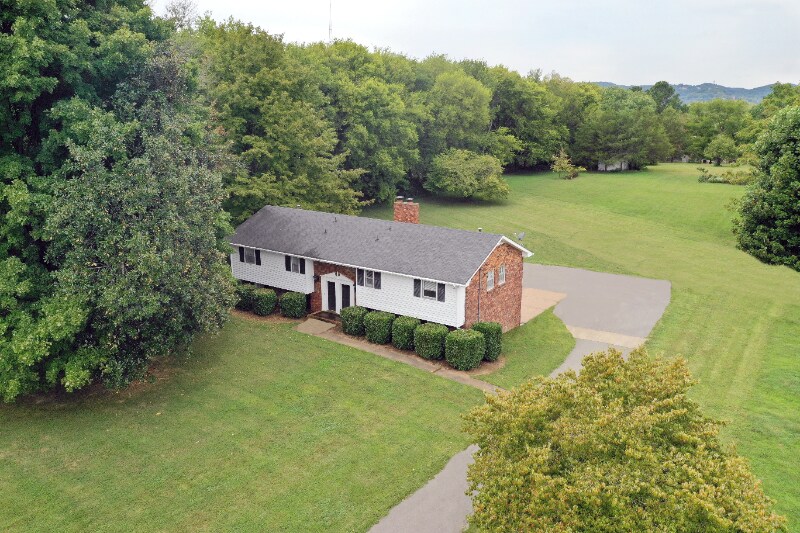 Primary Photo - 813 Davis Dr