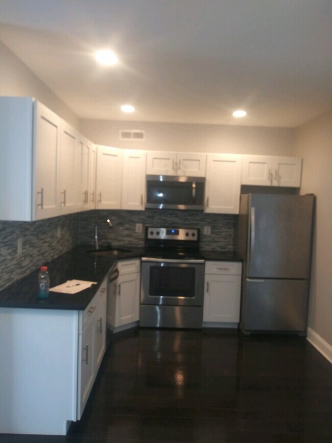 Foto del edificio - 1416 W Girard Ave