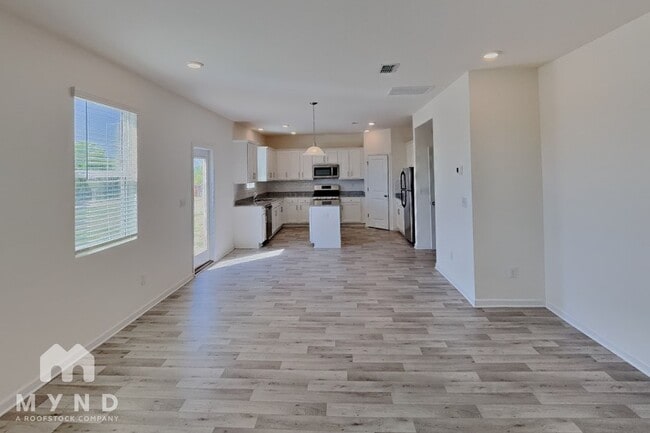 Building Photo - 354 Rayland St