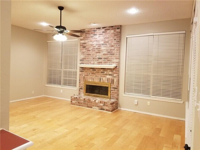 Foto del edificio - 3113 Candide Ln