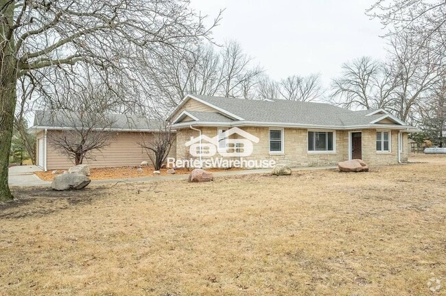 Building Photo - 4070 NE Alice's Rd