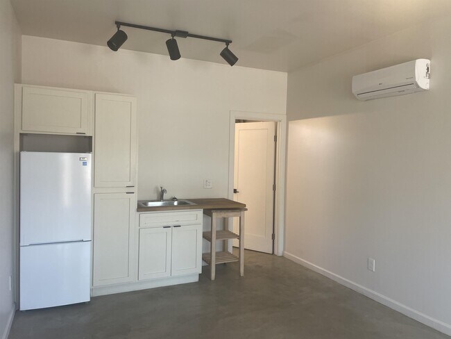 Foto del edificio - 1523 E Cambridge Ave