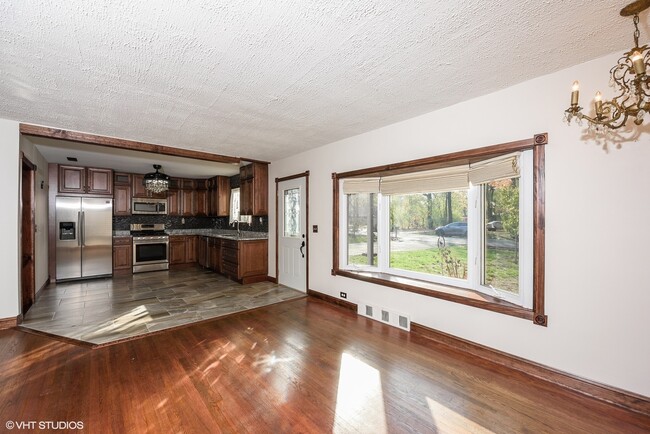 Building Photo - 4N225 Briar Ln