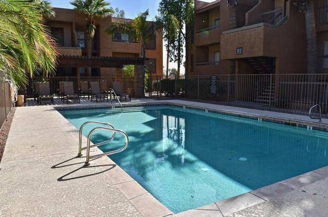 Beautiful pool & spa - 2625 E Indian School Rd