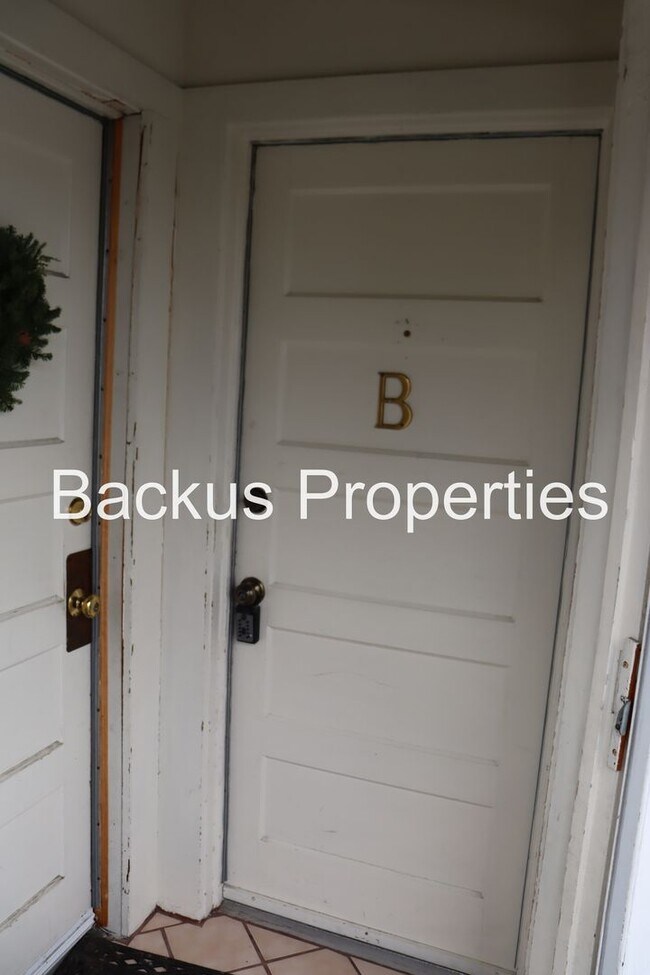 Foto del edificio - 210 Cypress Ave