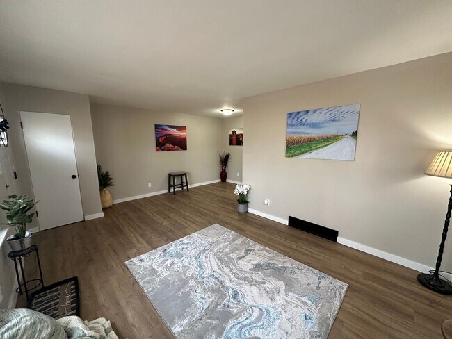 Foto del edificio - 1126-1128-1128 Byron Ave