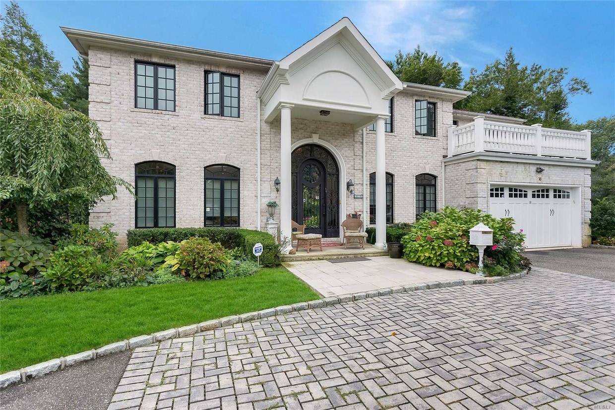 Primary Photo - 16 E Horseshoe Dr