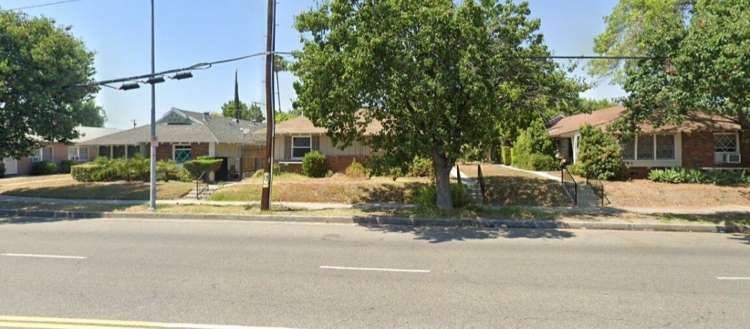 Primary Photo - 12811 Oxnard St