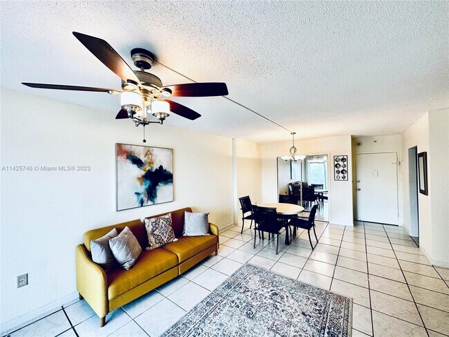 Foto del edificio - 400 Kings Point Dr