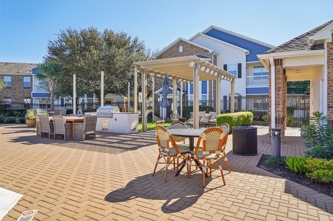 Building Photo - SYNC at Green Trails