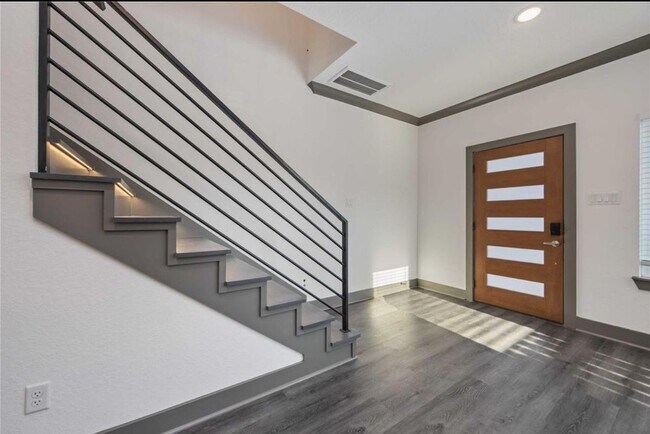Foto del edificio - 8018 Attwater St