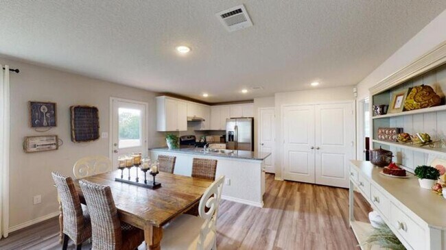 Building Photo - 10611 McClintock Dr