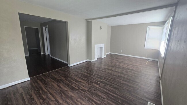 Foto del edificio - 3 Bedroom/1 Bathroom (Den + Living Room, a...