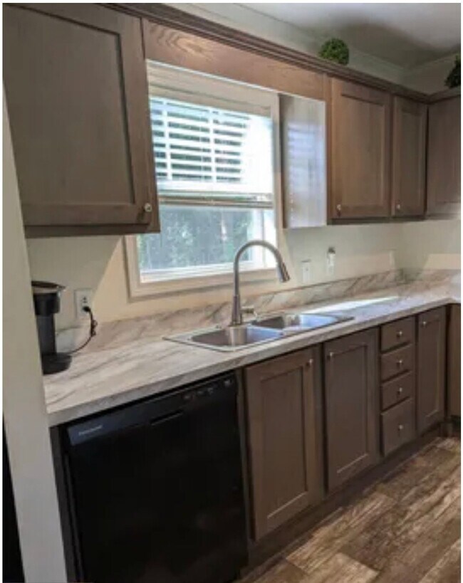Foto del edificio - 255 Greenview Cir