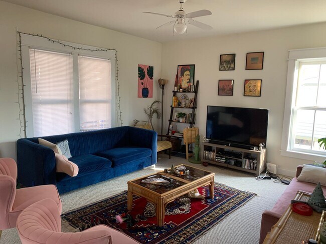 Foto del edificio - Spacious 3 bed/3 bath Home near Switchyard Park!