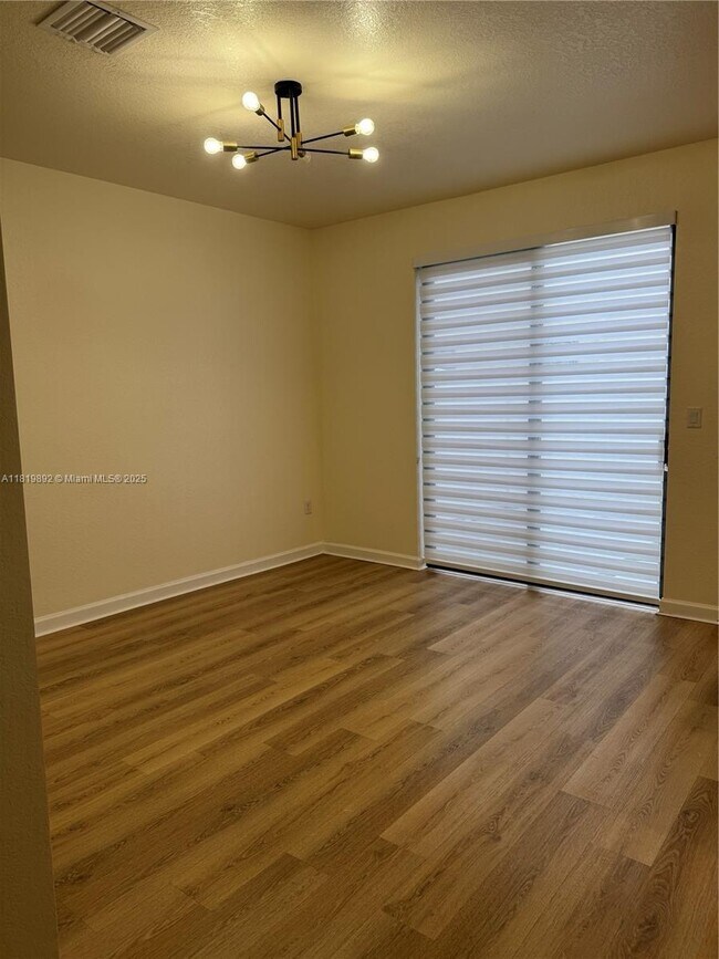 Foto del edificio - 10825 W 33rd Way