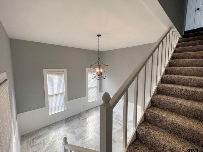 Office - 622 Holbrook St