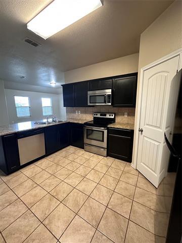 Foto principal - 8300 Windsor Forest Dr