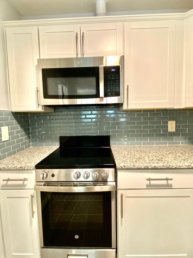 Building Photo - 12120 De Leon Dr