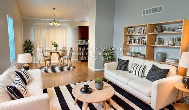 Building Photo - Charming Townhome in Prime Northland Locat...