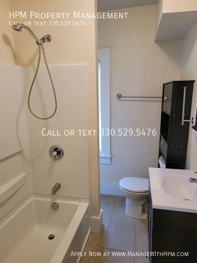 Foto del edificio - 2 bedroom townhouse near Akron university