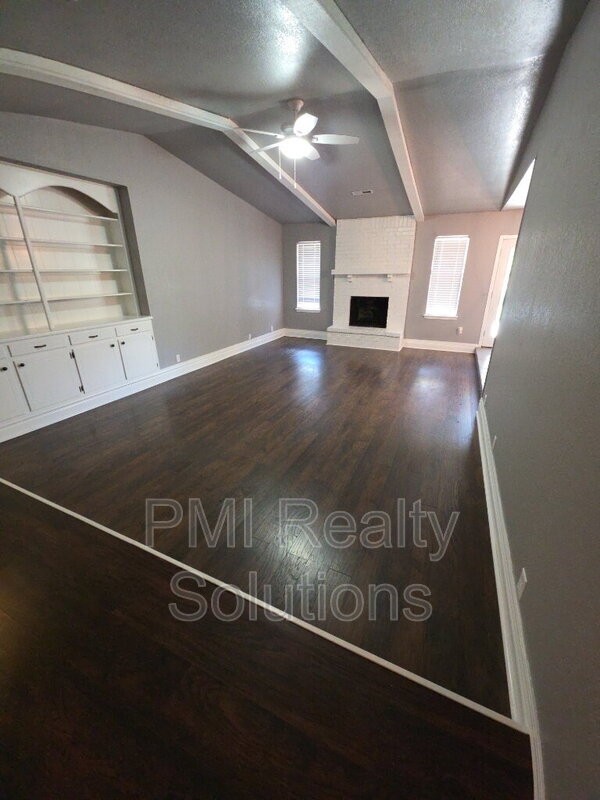 Building Photo - 4408 S Butternut Ave