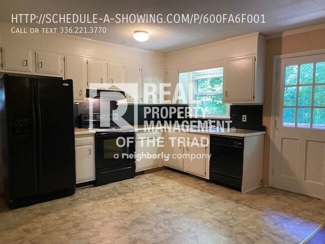 Foto del edificio - 3BR/1.5BA Brick Ranch in Winston-Salem!