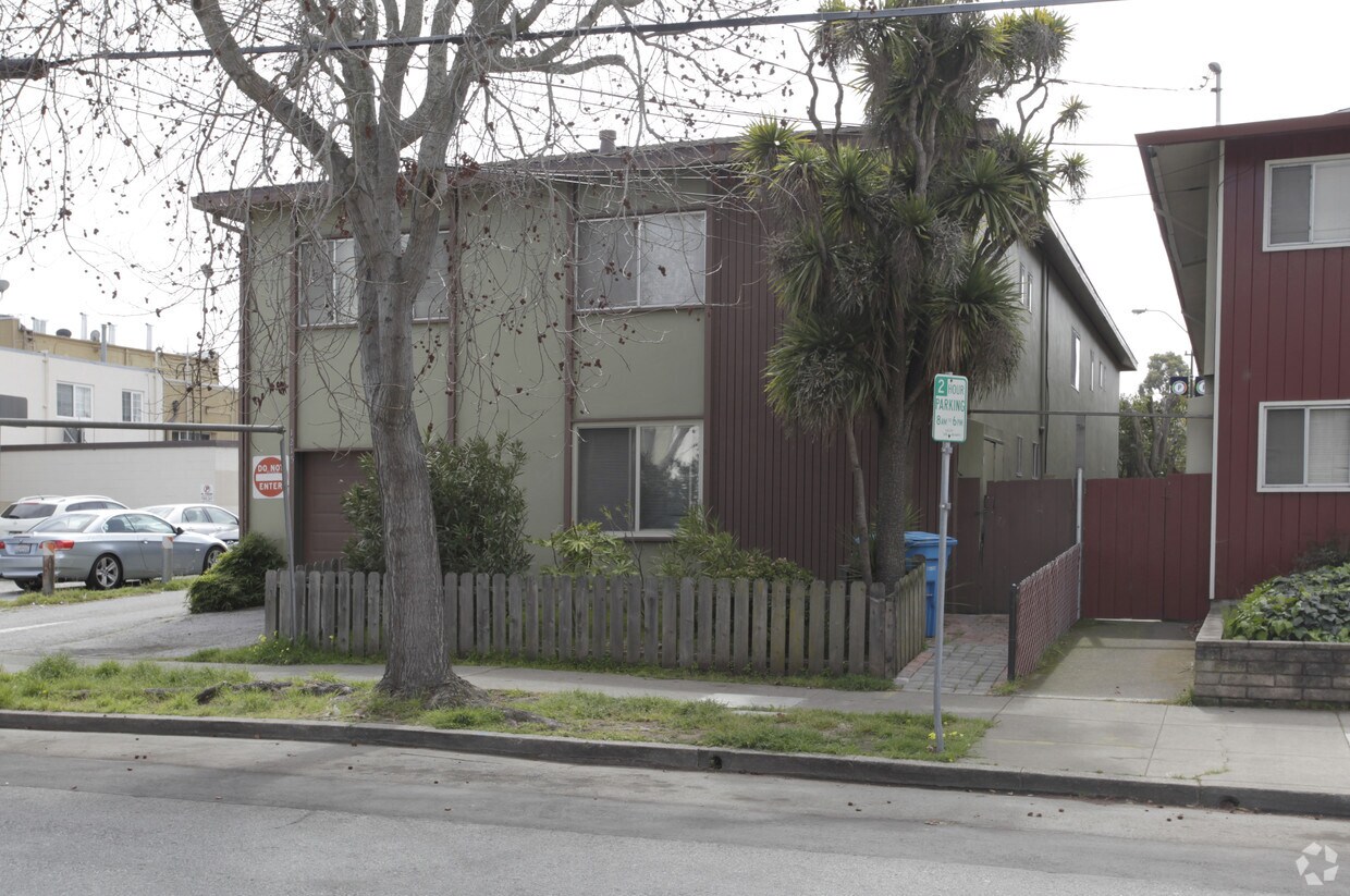 Building Photo - 1215 Broadway