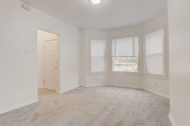 Building Photo - 5720 S Princeton Ave