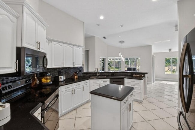 Building Photo - 13462 Key Lime Blvd