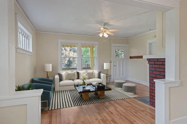 Foto del edificio - Charming Westside Duplex! Minutes from Dow...
