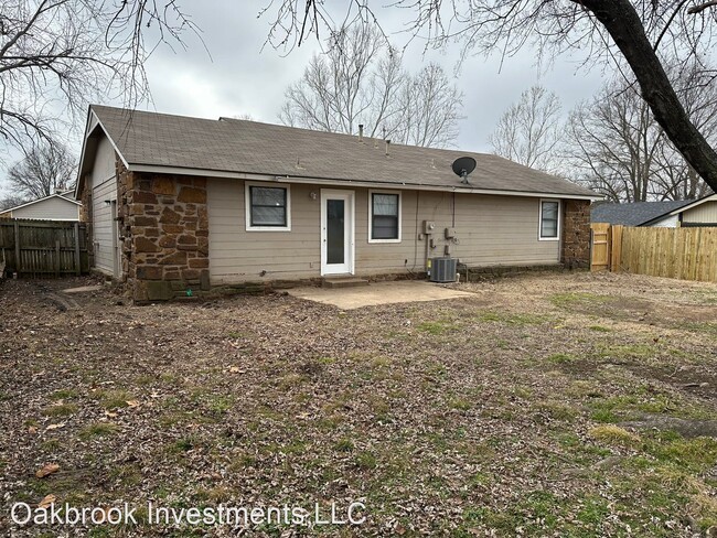 Building Photo - Studio, 2 bath House - 1367 East 139th St