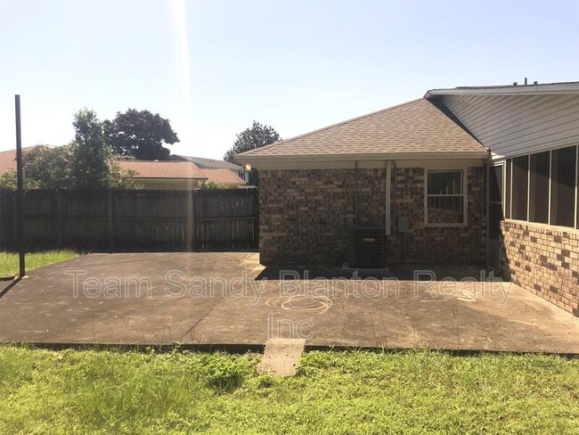 Building Photo - 6638 Lake Charlene Dr