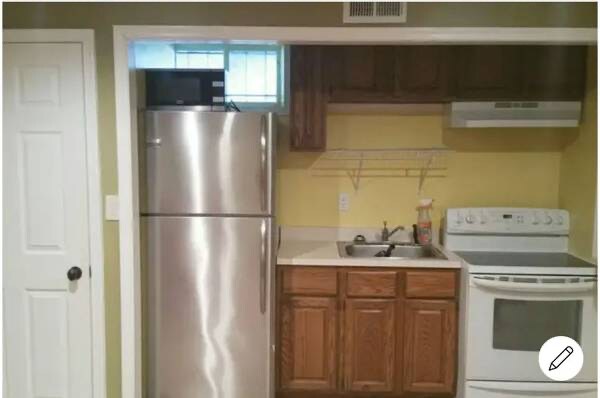Building Photo - 208 Colesville Manor Dr