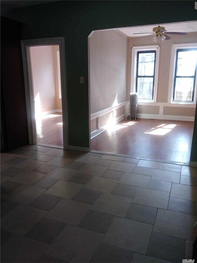 Foto del edificio - 144 Rockaway Pkwy