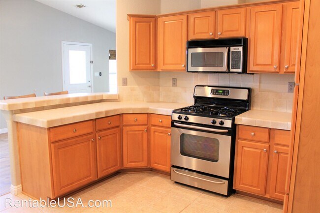 Building Photo - 2 br, 2 bath House - 31140 Hawhtorne St