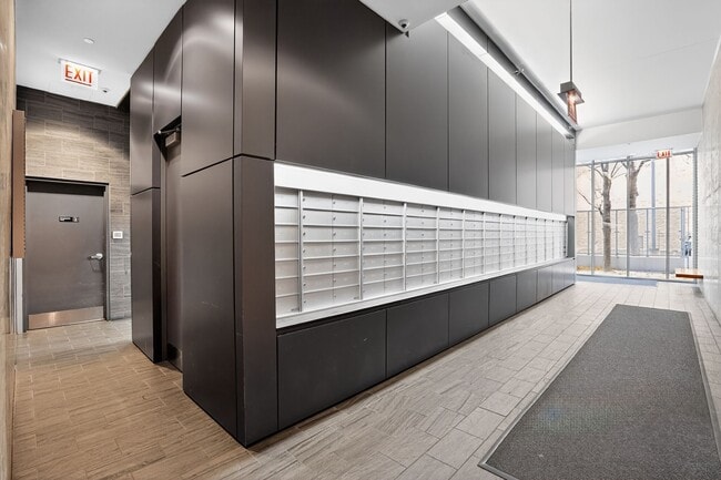 Building Photo - 1720 S Michigan Ave