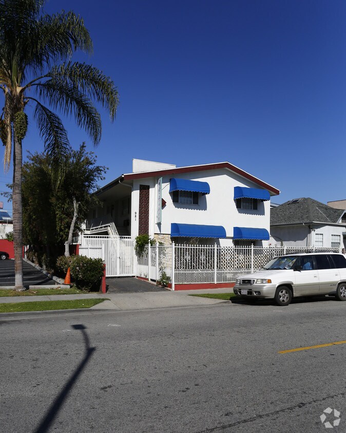 Building Photo - 981 S Catalina St