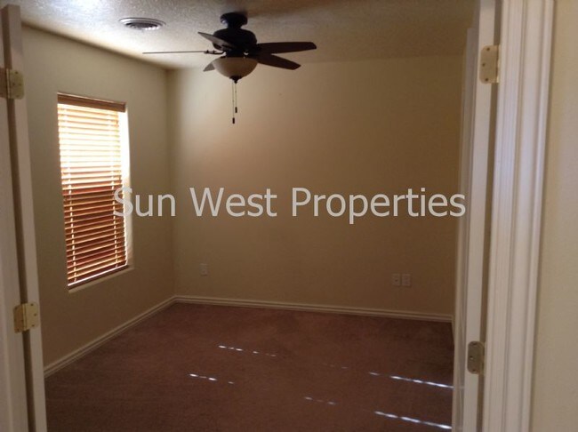 Building Photo - 817 Mesa Vista Dr