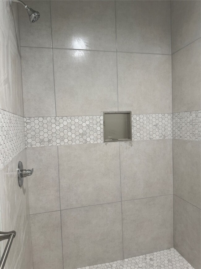 Building Photo - 4323 Continental Dr