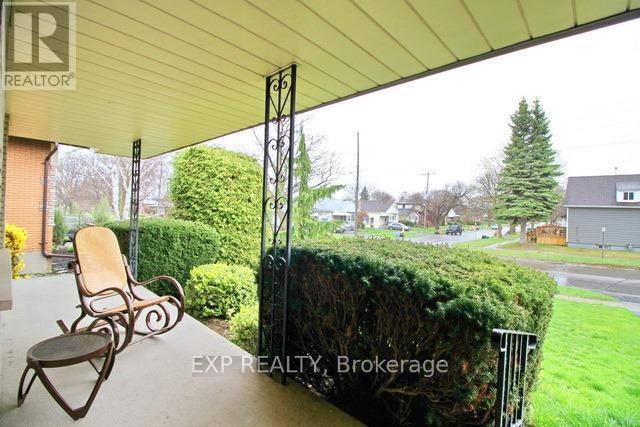 Building Photo - 358 Adelaide Ave E