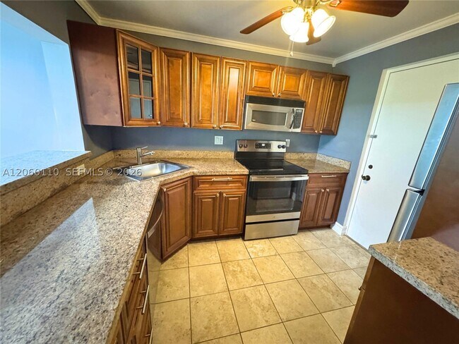 Foto del edificio - 2324 S Cypress Bend Dr