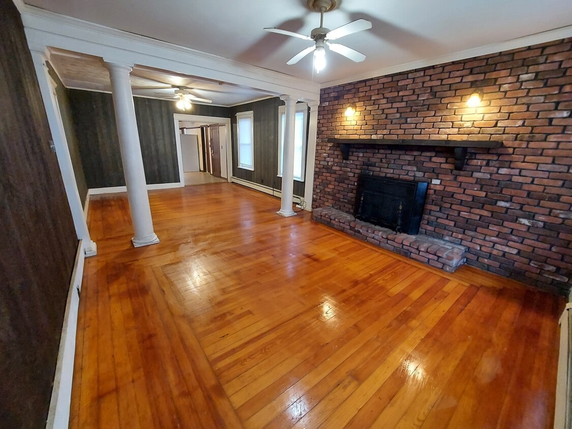 Primary Photo - 35 Burnside Ave