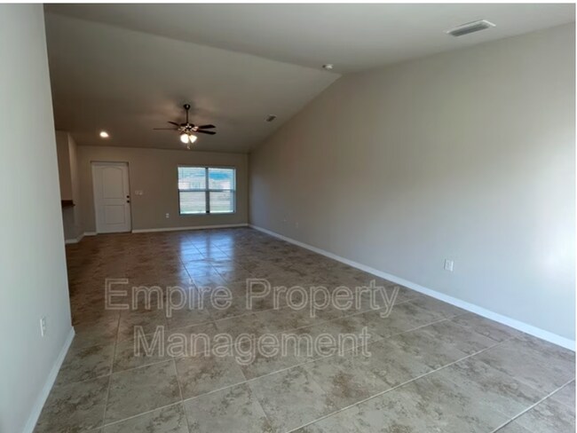Foto del edificio - Beautiful 4 Bedroom, 2 Bath Home with 3-Car Garage in Cape Coral